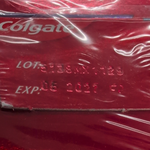 Colgate Optic White Advanced Toothpaste - Red - Picture 3 of 4